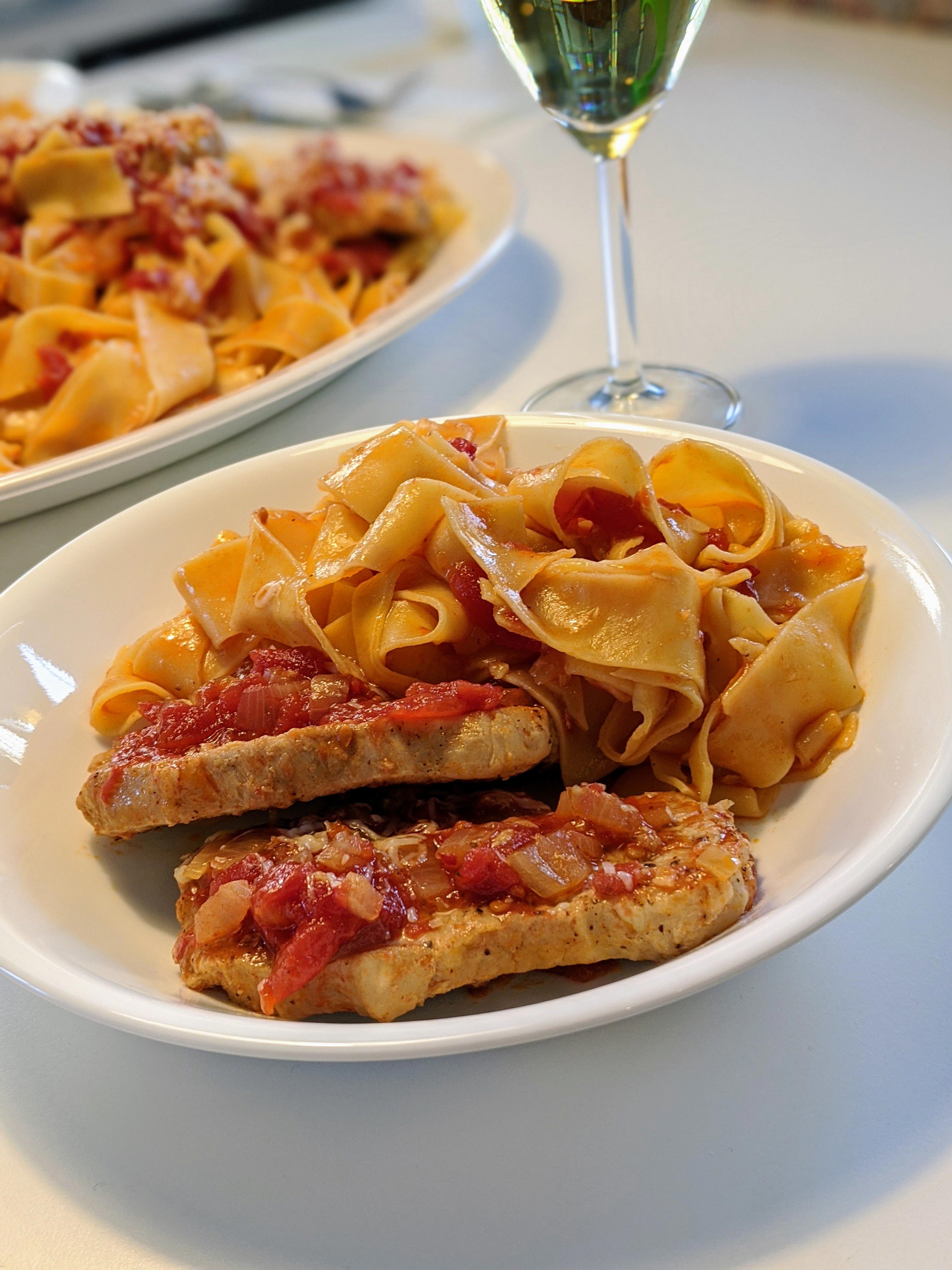 Côtelettes de porc à la sauce tomate