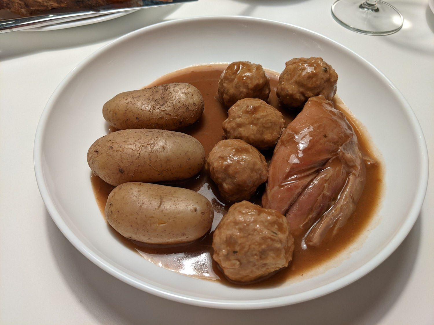 Ragoût de pattes et de boulettes